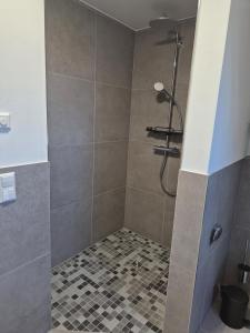 Koupelna v ubytování Gemütliche FeWo 4-6 Personen in Traumlage mit Sauna