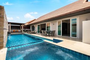 Bazén v ubytování Luxury Pool villa C16 / 4BR 8-10 Persons nebo v jeho okolí