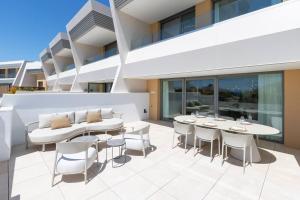 an outdoor patio with tables and chairs on a building at EL Eden casa 71 in Málaga
