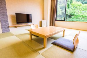 TV a/nebo společenská místnost v ubytování Ooedo Onsen Monogatari Premium Ikaho