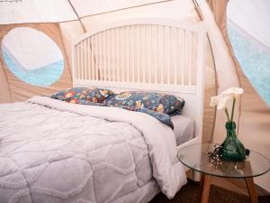 Postel nebo postele na pokoji v ubytování Glamping in Tuscany