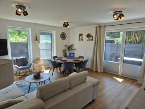 Posezení v ubytování 4 separate Ferienwohnungen in Traumlage mit Garten