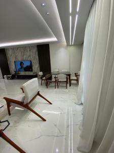 Μια τηλεόραση ή/και κέντρο ψυχαγωγίας στο Dana Apartment