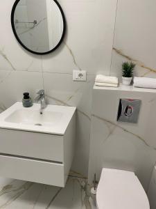 Bilik mandi di Sfara Residence Apartament 2