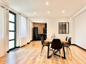 Khu vực ghế ngồi tại L'Orangerie Urbaine central