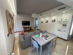 Μια τηλεόραση ή/και κέντρο ψυχαγωγίας στο CasaFoscolo