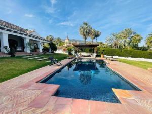 Bazén v ubytovaní Villa Casa Sol Encantadora villa con piscina alebo v jeho blízkosti