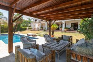 Bazén v ubytovaní Villa Casa Sol Encantadora villa con piscina alebo v jeho blízkosti