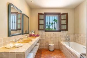 Kúpeľňa v ubytovaní Villa Casa Sol Encantadora villa con piscina