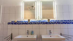 Koupelna v ubytování Ferienhaus Westerstraße + 43 fotografií