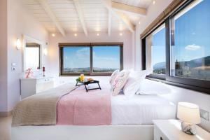 Ένα ή περισσότερα κρεβάτια σε δωμάτιο στο Slavena Suite