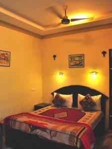 Giường trong phòng chung tại Sajhome Fortkochi, Kochi, Kerala, inda