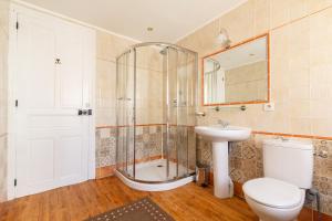 Et badeværelse på La Petite Maison des Montagnes + 31 billeder