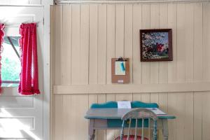 Ảnh trong thư viện ảnh của Romantic Couples' Cabin Retreat with Fireplace near White Mountain Forest ở Lyme