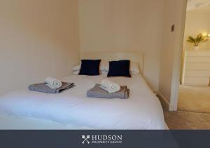Ένα ή περισσότερα κρεβάτια σε δωμάτιο στο Stylish 2-Bed Maisonette