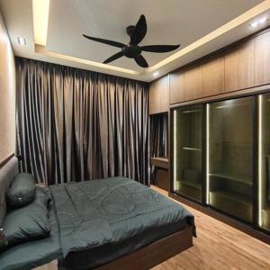 a bedroom with a bed and a ceiling fan at D'summit by Comfort Places Management in Johor Bahru