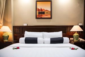 Voodi või voodid majutusasutuse Lotusama Central Hanoi Hotel toas