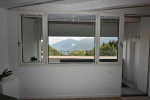 Nespecifikovaný výhled na hory nebo výhled na hory při pohledu z apartmánu