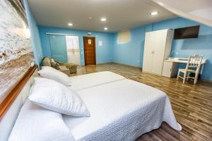 Telewizja i/lub zestaw kina domowego w obiekcie Albergue Arribada