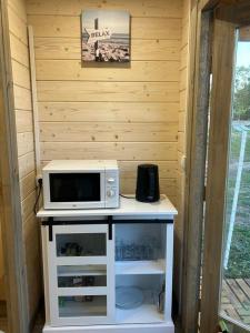 Gambar di galeri bagi Chambre d'hôte le petit chalet di Sénas