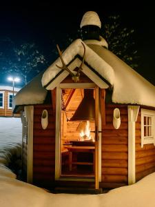 LOGIS HÔTEL, CHALETS et RESTAURANT LES CHATELMINÉS v zimě