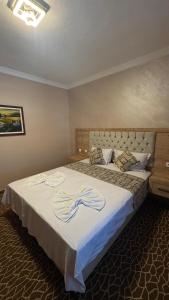 Postel nebo postele na pokoji v ubytování Hotel Biser