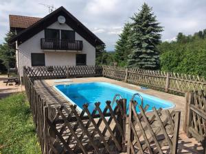 Bazén v ubytování Chalet in Levínská Ole near Giant Mountains nebo v jeho okolí