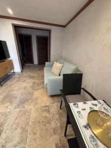 a living room with a couch and a table at La Morada del Conde in Manzanares