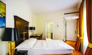 Postel nebo postele na pokoji v ubytování Relais & Châteaux Bülow Palais