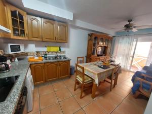 a kitchen with a table and a dining room at Bajo Gui in El Morche