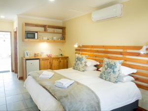 a bedroom with two beds with towels on top of them at Nobis House Annex in Bloemfontein