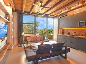 Kuchyň nebo kuchyňský kout v ubytování Sea View Garden Suites