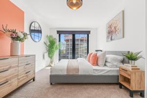 Ένα ή περισσότερα κρεβάτια σε δωμάτιο στο The Vintara Suite - Central - 2Bed - Cozy Stay