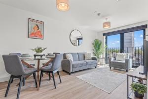 Χώρος καθιστικού στο The Vintara Suite - Central - 2Bed - Cozy Stay