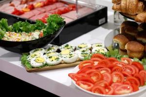 Makanan di atau berdekatan hotel