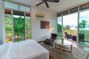 Giường trong phòng chung tại Villa 7 - Luxury Private Pool Villa,Jacuzzi, Sauna WOW Holiday Homes +62 ảnh