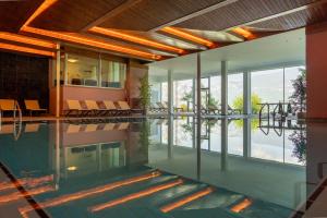 Bazén v ubytovaní Hotel Tenz alebo v jeho blízkosti
