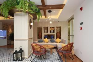 Area soggiorno di Guilin O-LIVE Social Hotel -Riverside -Adjacent Elephant Hill -Pedestrian Street-Twin Towers-Mediterranean style
