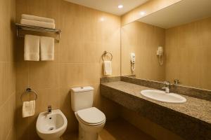 A bathroom at Motel Latino