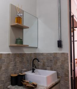 Bilik mandi di FLAT 1 - Jardim Serrano - CASAL Wi-Fi Estacionamento SMART TV