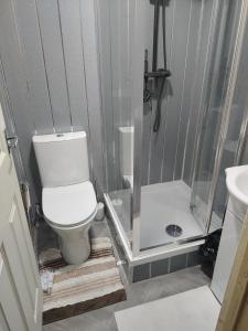 Ένα μπάνιο στο Bet El Cozy & Comfy Room 3 +16 φωτογραφίες