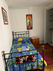 Postel nebo postele na pokoji v ubytování Chambre papillon avec accès terasse