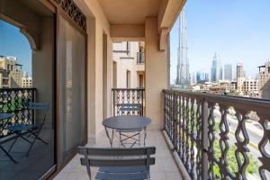 Svalir eða verönd á Downtown 2BR with Iconic Burj Khalifa Views