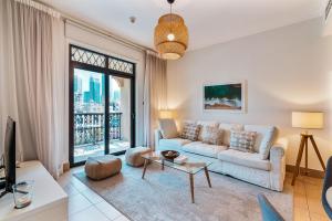 Setusvæði á Downtown 2BR with Iconic Burj Khalifa Views
