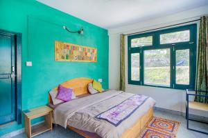 Postel nebo postele na pokoji v ubytování Kasol Hostel