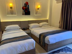 Letto o letti in una camera di Premier Hideaway Hotel Bhedetar