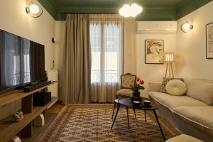 Μια τηλεόραση ή/και κέντρο ψυχαγωγίας στο Gin&Tonic first floor Apartment - Center of Zakynthos Town +24 φωτογραφίες