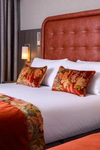 Ένα ή περισσότερα κρεβάτια σε δωμάτιο στο Hotel Killarney