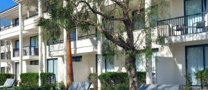 The building in which az apartmanhoteleket is located