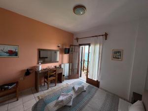 TV a/nebo společenská místnost v ubytování Villa Sunray